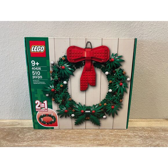 LEGO Seasonal: Christmas Wreath 2-in-1 (40426) - Picture 1 of 2